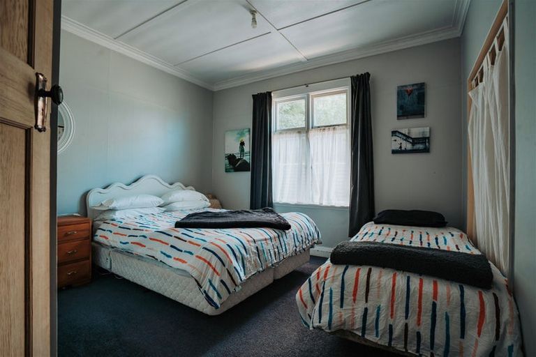 Photo of property in 14 Moana Street, Kaka Point, 9271