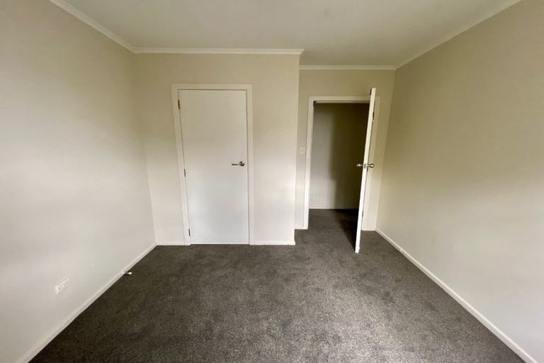 Photo of property in 229 Wairau Road, Totara Vale, Auckland, 0627