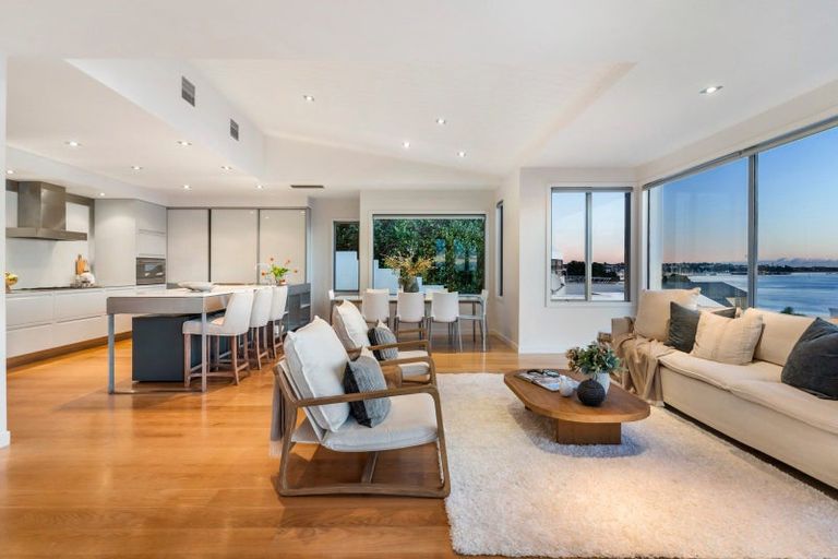 Photo of property in 5a Bucklands Beach Road, Bucklands Beach, Auckland, 2012