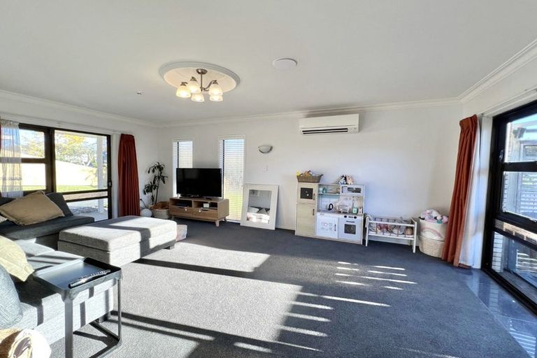 Photo of property in 9 Syntax Place, Conifer Grove, Takanini, 2112