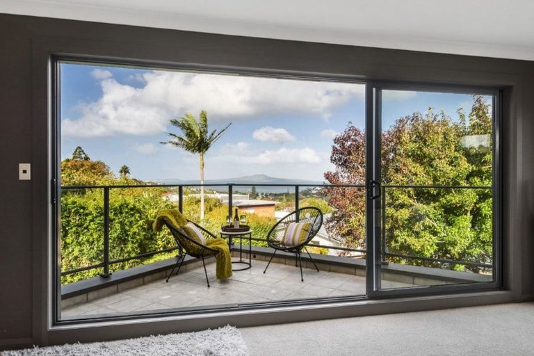 Photo of property in 32a Knights Road, Rothesay Bay, Auckland, 0630