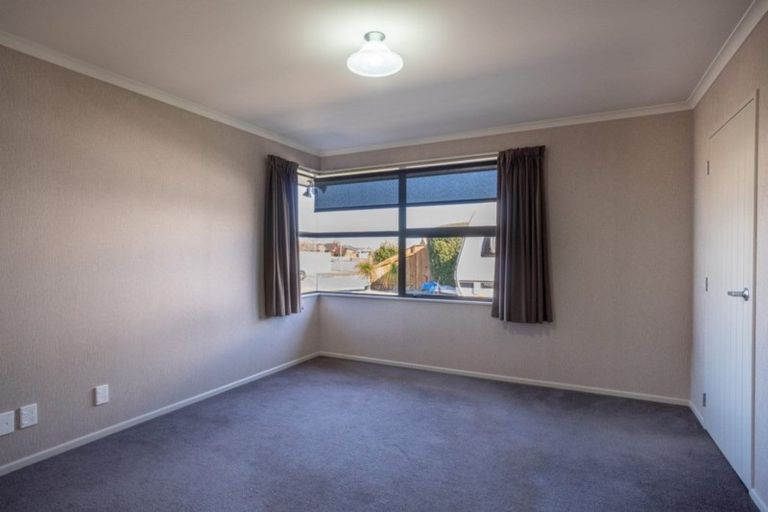 Photo of property in 11 Geneva Terrace, Kelvin Grove, Palmerston North, 4414