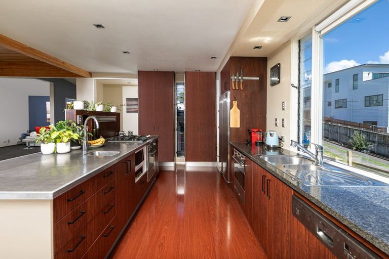 Photo of property in 39b Forrest Hill Road, Milford, Auckland, 0620