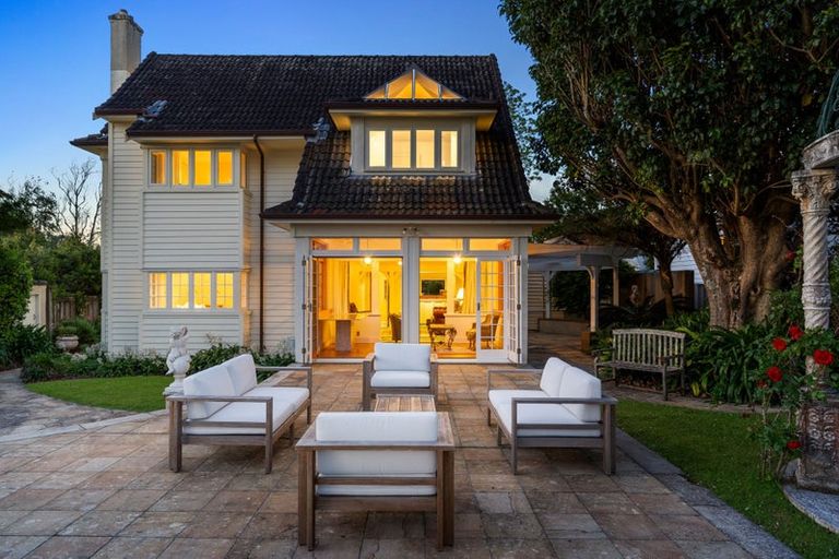 Photo of property in 7 Marine Terrace, Bayswater, Auckland, 0622