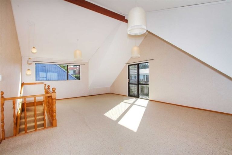 Photo of property in 2/58 Hillcrest Avenue, Hillcrest, Auckland, 0627