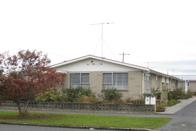 Photo of property in 2/12 Chaucer Street, Milton, 9220