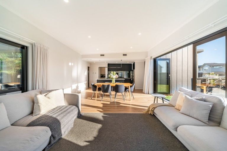 Photo of property in 12 Kaiaho Close, Aotea, Porirua, 5024