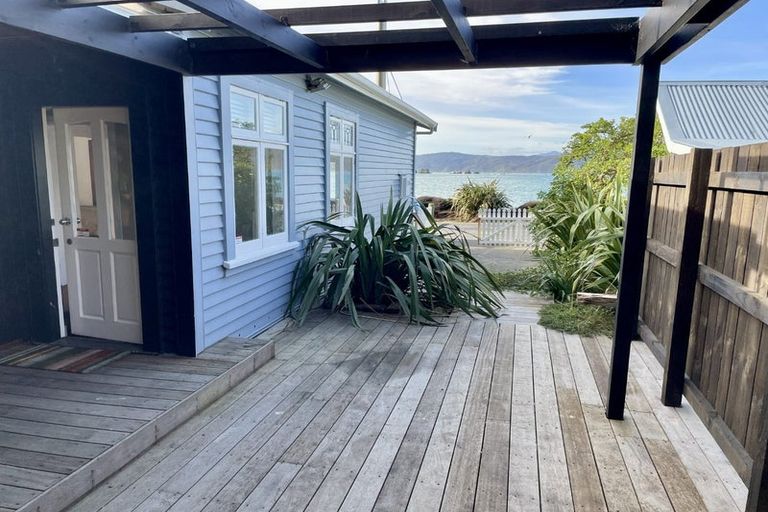 Photo of property in 170 Breaker Bay Road, Breaker Bay, Wellington, 6022