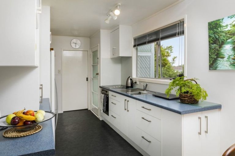 Photo of property in 33 Tauhinu Road, Greenhithe, Auckland, 0632
