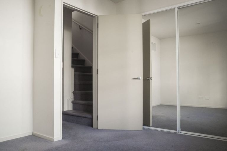 Photo of property in Pirie Street Townhouses, 18/35u Pirie Street, Mount Victoria, Wellington, 6011