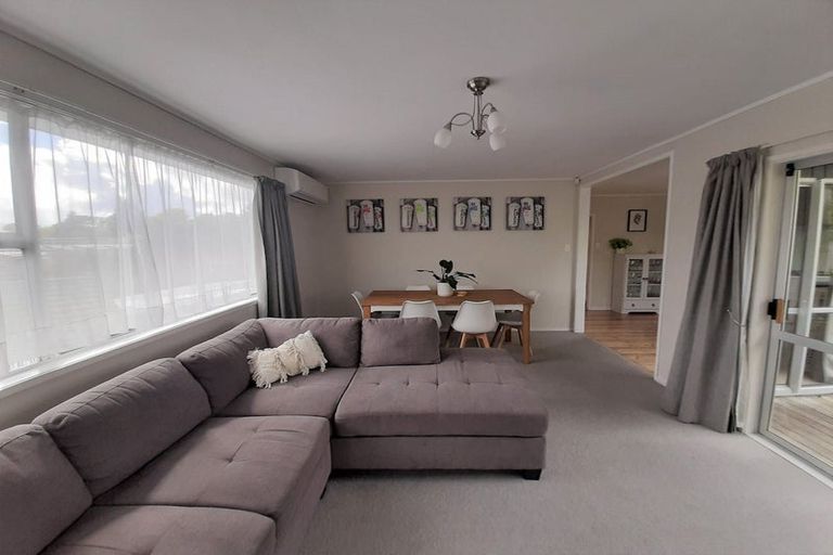 Photo of property in 15 Hewlett Road, Massey, Auckland, 0614