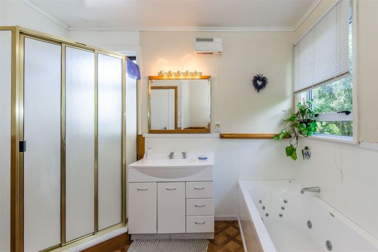 Photo of property in 15 Te Miti Street, Paekakariki, 5034