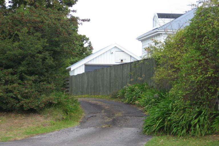 Photo of property in 120 East Coast Road, Forrest Hill, Auckland, 0620