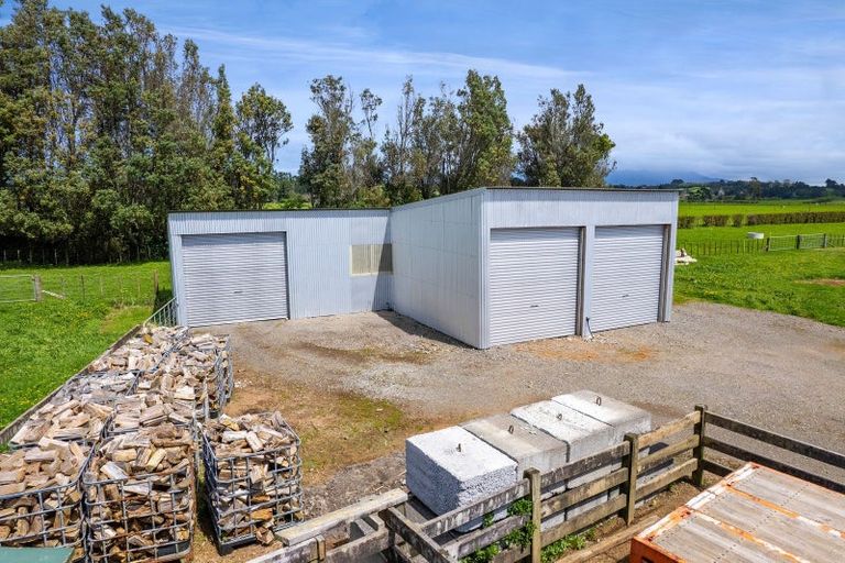 Photo of property in 550 Mountain Road, Lepperton, New Plymouth, 4373