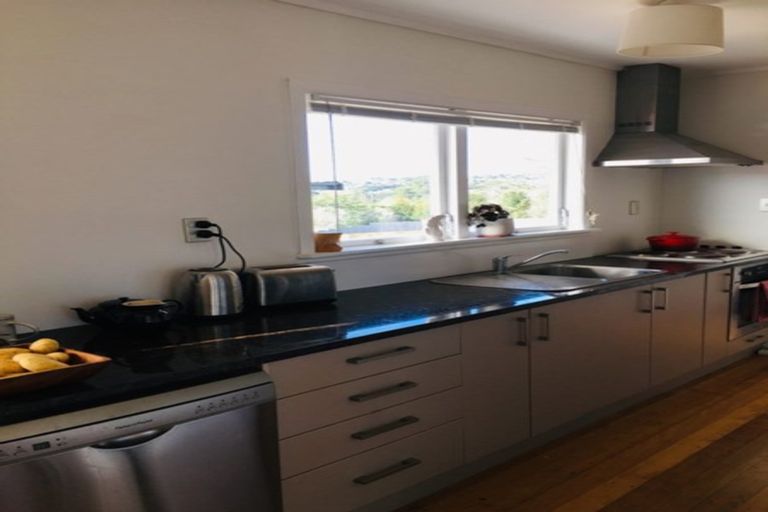 Photo of property in 4 O'donn Avenue, Beach Haven, Auckland, 0626