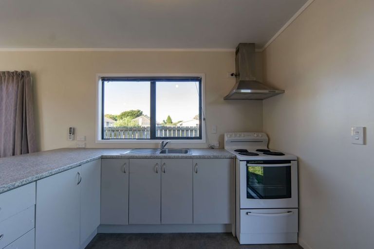 Photo of property in 12 Douglas Crescent, Fairfield, Hamilton, 3214