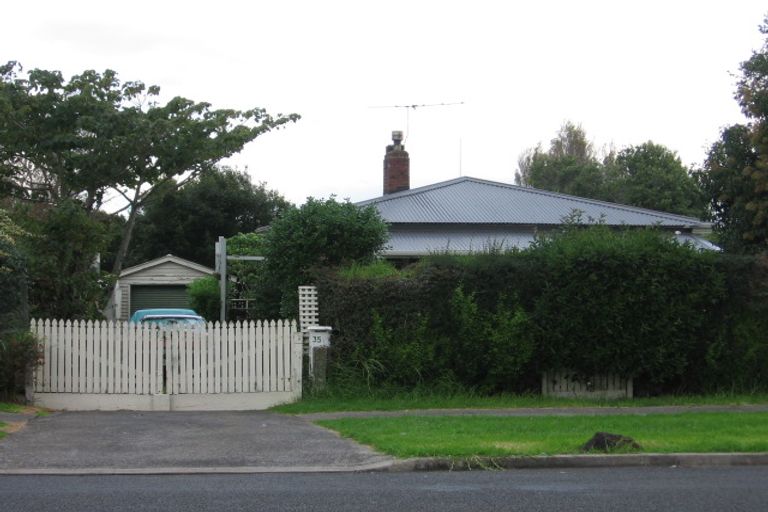 Photo of property in 35 Atkinson Avenue, Papatoetoe, Auckland, 2025