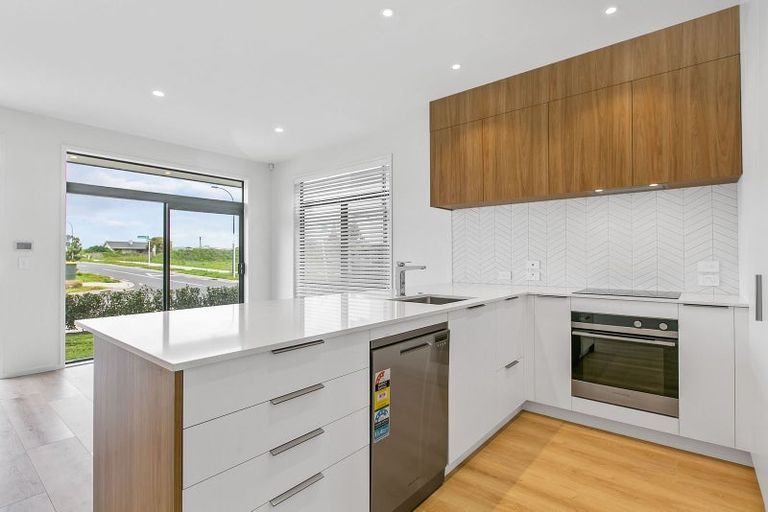 Photo of property in 15 Horomia Road, Karaka, Papakura, 2113