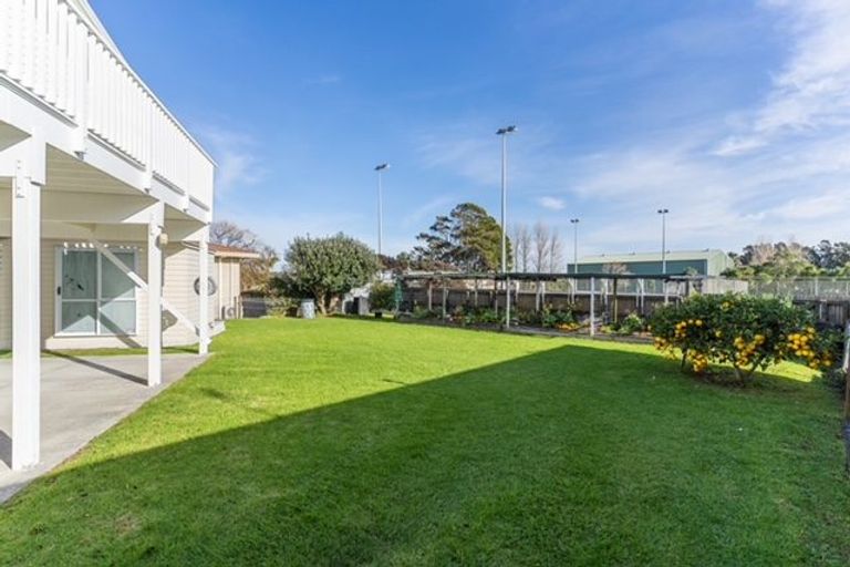 Photo of property in 220 Centreway Road, Orewa, 0931