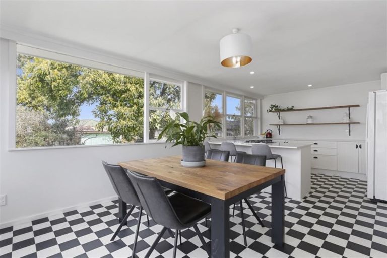 Photo of property in 82 Taikata Road, Te Atatu Peninsula, Auckland, 0610