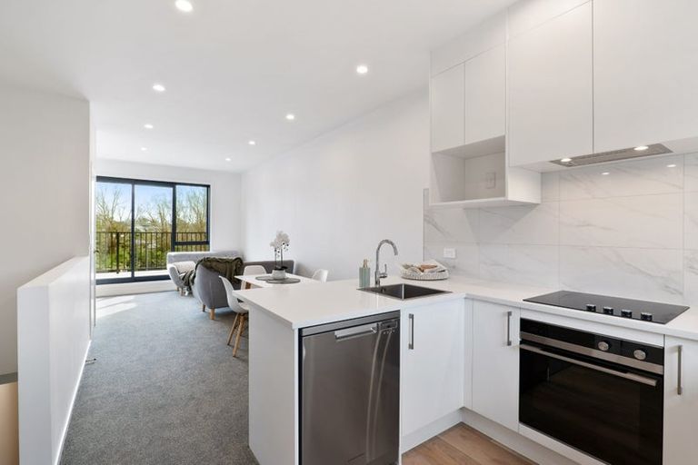 Photo of property in 3 Meg Lane, Glen Eden, Auckland, 0602
