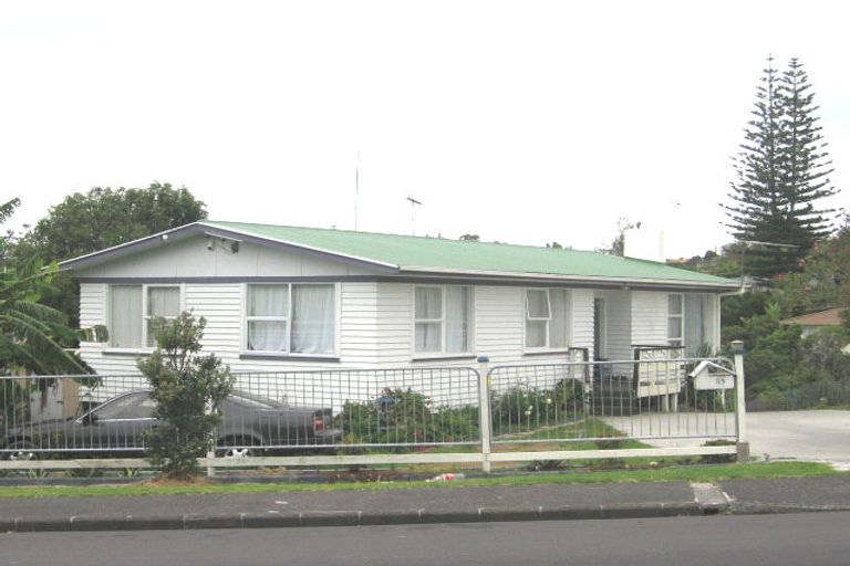 Photo of property in 31 Kaipatiki Road, Glenfield, Auckland, 0629