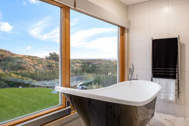 Photo of property in 5 Somerset Grove, Waitarere Beach, Levin, 5510