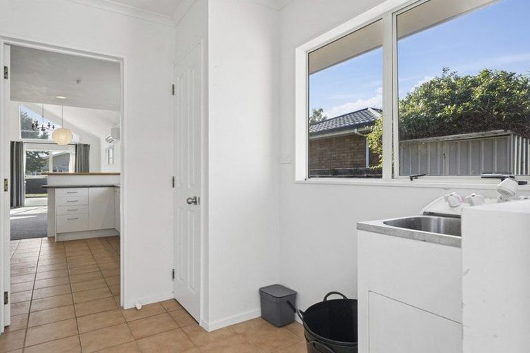 Photo of property in 5 Adrian Grove, Waikanae Beach, Waikanae, 5036