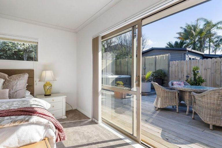 Photo of property in 12 English Oak Drive, Schnapper Rock, Auckland, 0632