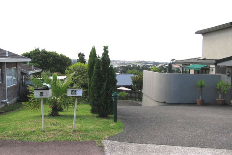 Photo of property in 8 Carl Place, Unsworth Heights, Auckland, 0632