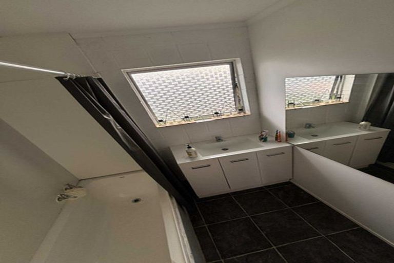 Photo of property in 135a Avalon Drive, Nawton, Hamilton, 3200