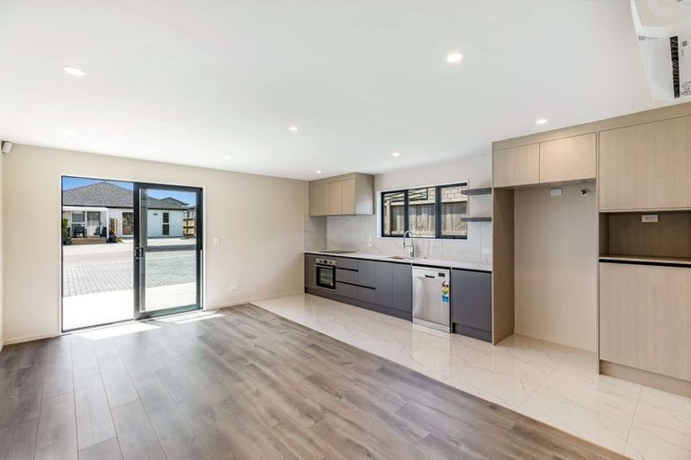 Photo of property in 6 Rorotu Avenue, Karaka, 2113