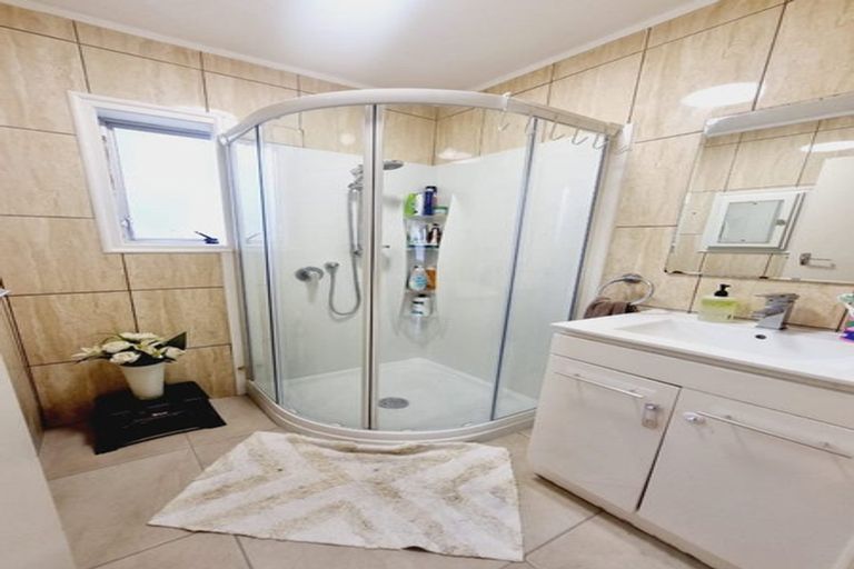 Photo of property in 2/1 Pimento Place, New Lynn, Auckland, 0600