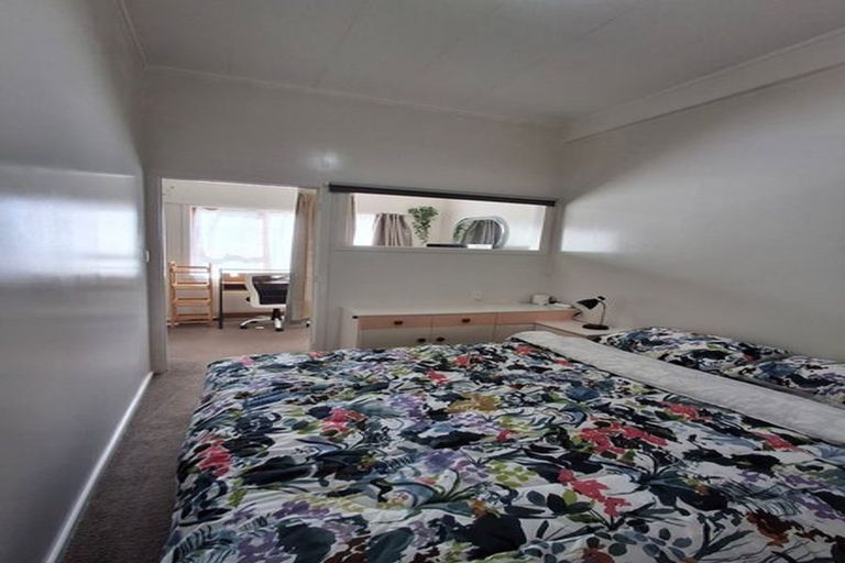 Photo of property in 2/918 Beach Road, Waiake, Auckland, 0630