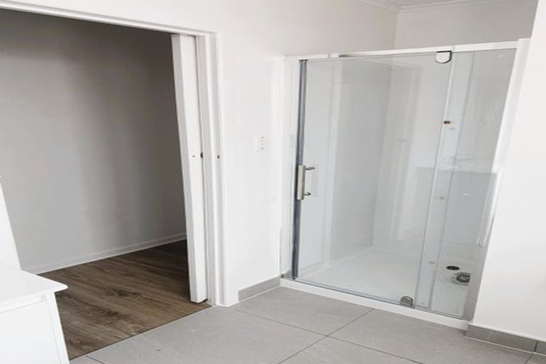 Photo of property in 37b Cobham Crescent, Kelston, Auckland, 0602