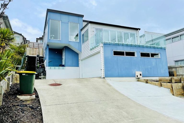 Photo of property in 92 Kaipatiki Road, Glenfield, Auckland, 0629