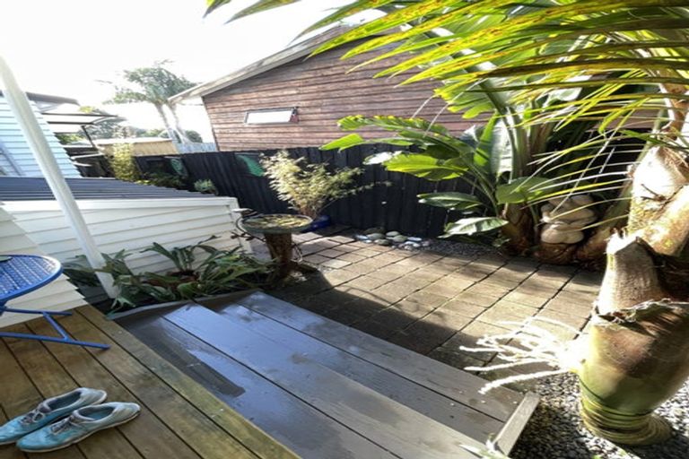 Photo of property in 9 Copley Street, New Lynn, Auckland, 0600