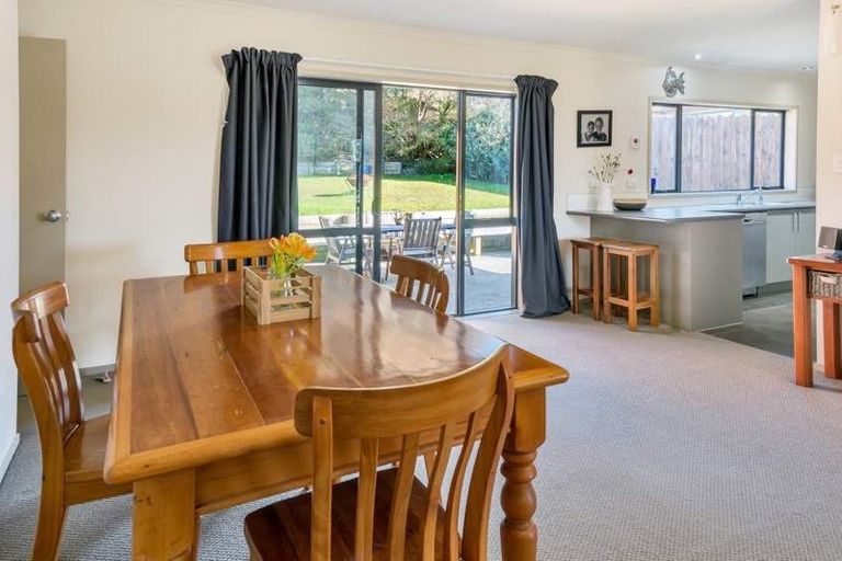 Photo of property in 20 Fairford Avenue, Henderson, Auckland, 0612