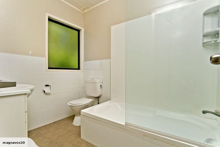 Photo of property in 65 Santiago Crescent, Unsworth Heights, Auckland, 0632