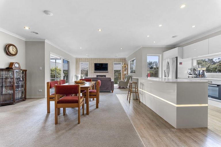 Photo of property in 11 Portland Drive, Mangorei, New Plymouth, 4312