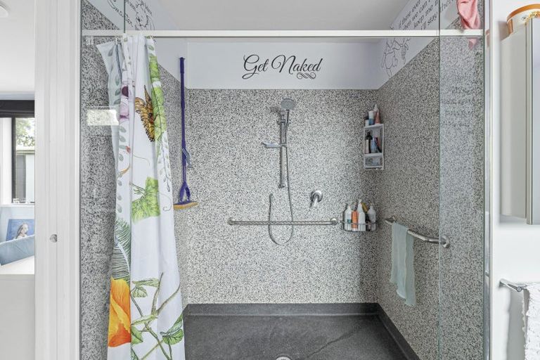 Photo of property in 184 Tukapa Street, Westown, New Plymouth, 4310