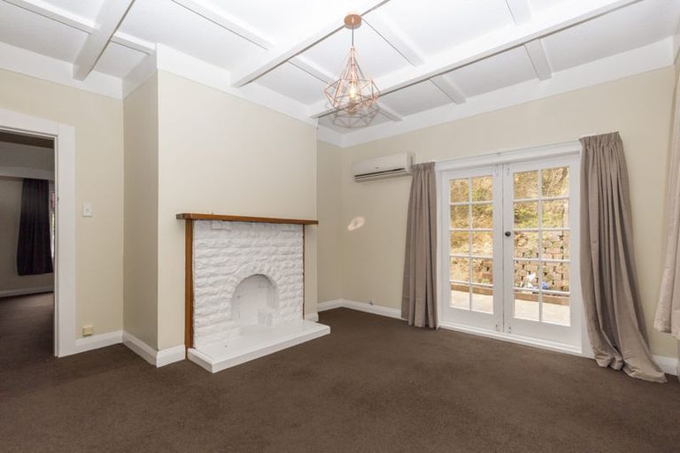 Photo of property in 14 Sugarloaf Road, Brooklyn, Wellington, 6021
