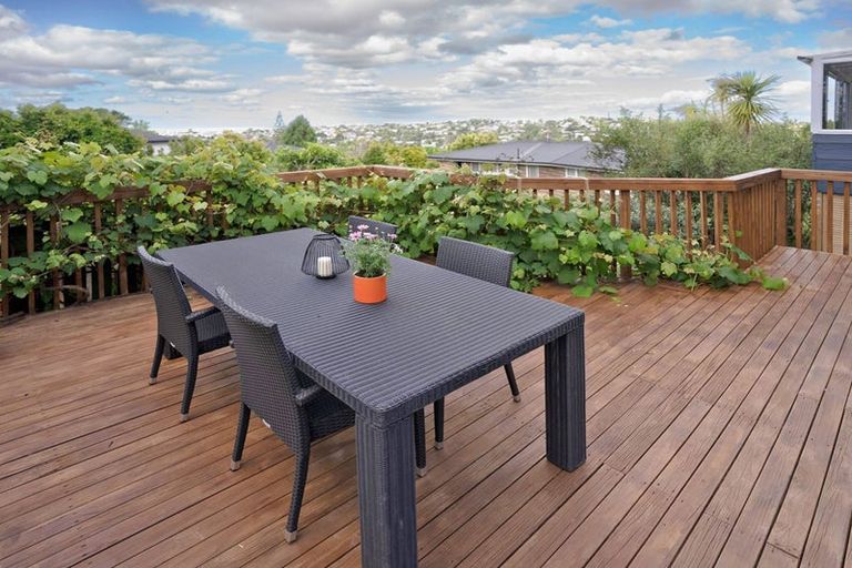 Photo of property in 2/15b Nandana Drive, Glen Eden, Auckland, 0602