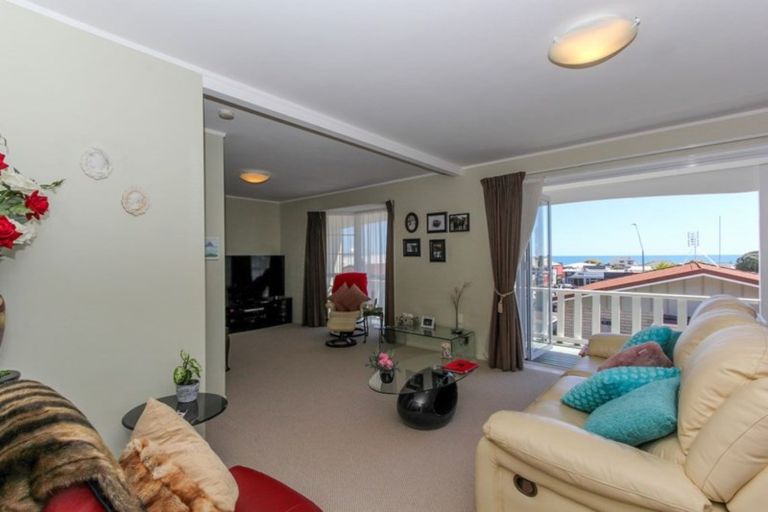 Photo of property in 2/498 Devon Street East, Strandon, New Plymouth, 4312