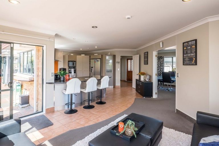Photo of property in 18 Kotuku Drive, Paraparaumu Beach, Paraparaumu, 5032