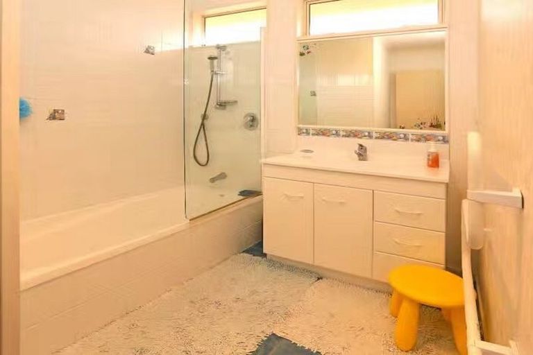 Photo of property in 6 Highfields Terrace, Henderson, Auckland, 0612