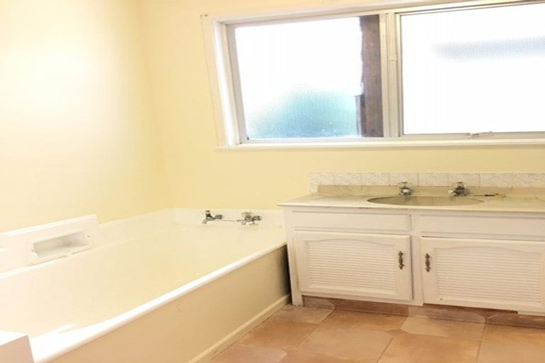 Photo of property in 85 Girrahween Drive, Totara Vale, Auckland, 0629