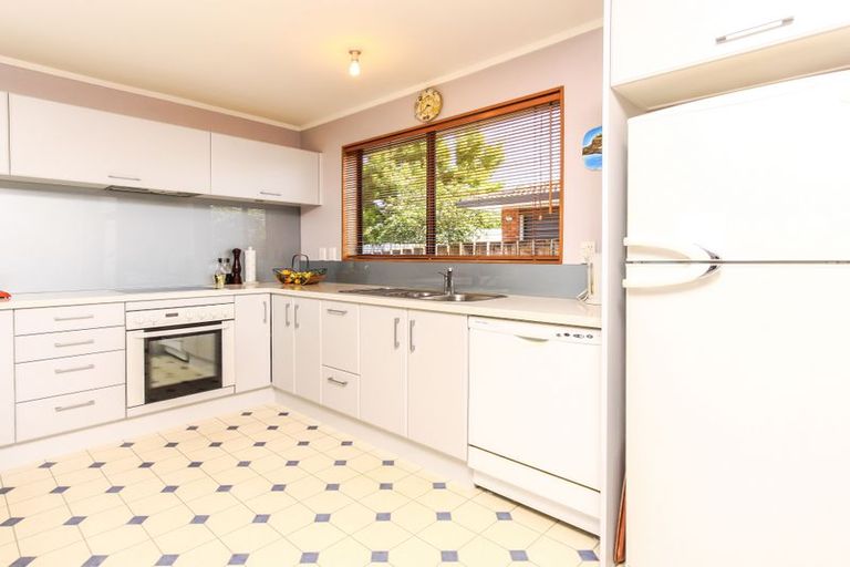 Photo of property in 63a Hutchinson Avenue, New Lynn, Auckland, 0600