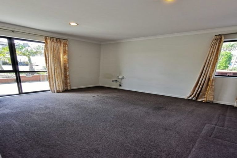 Photo of property in 114 Tamahere Drive, Glenfield, Auckland, 0629