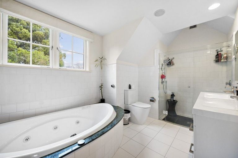Photo of property in 14 Homewood Avenue, Karori, Wellington, 6012